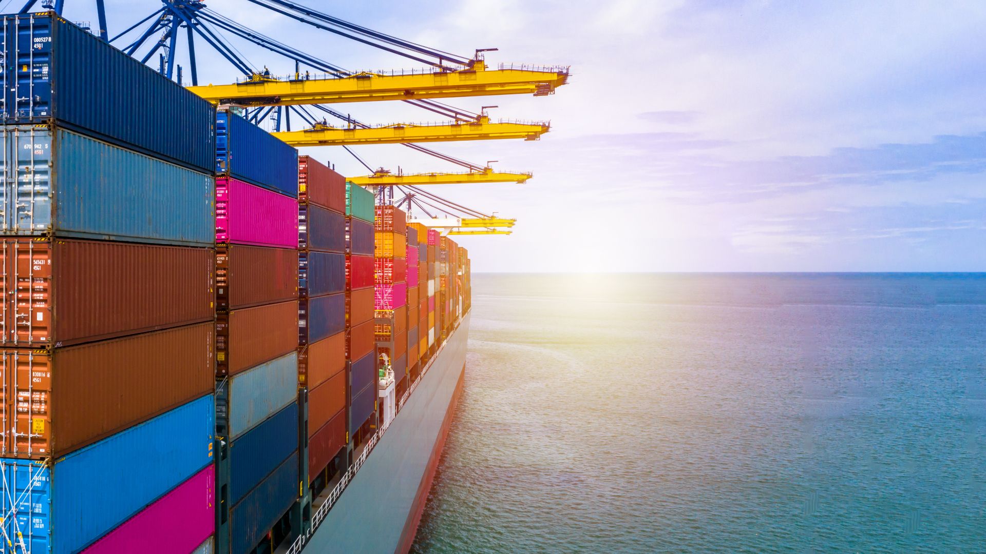 Container ship carrying container box
