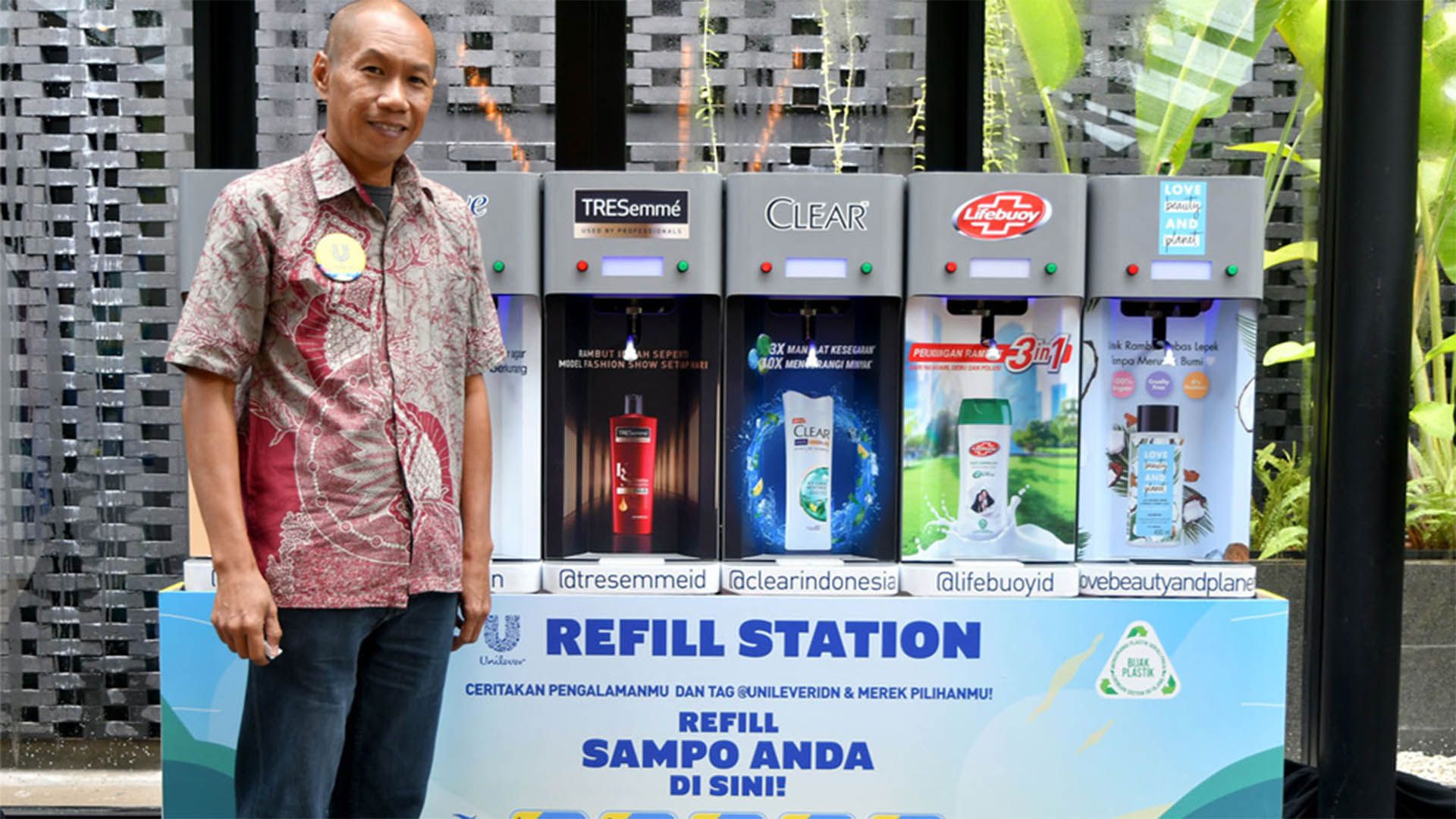 Photo of Nurdiana Darus in front of refill station