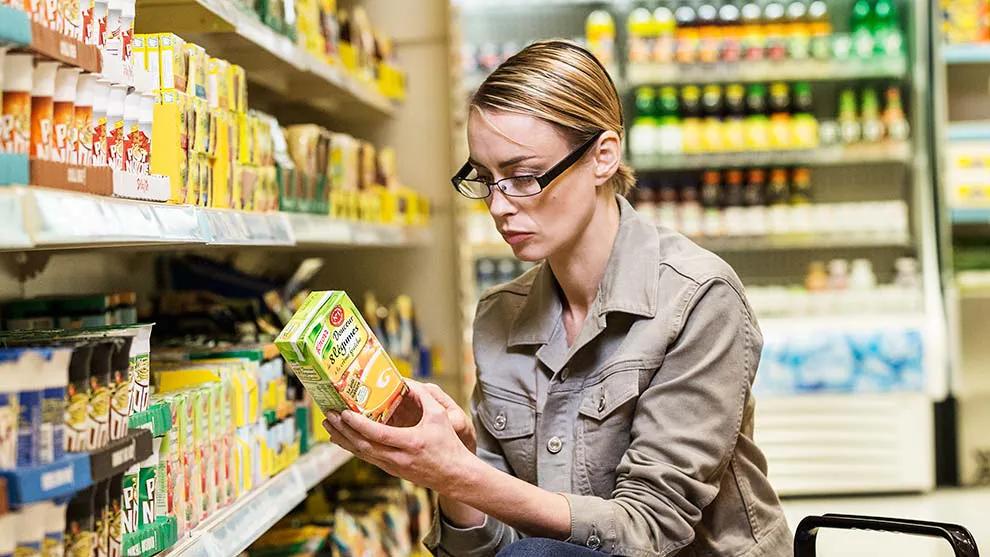 A consumer reviewing the packaging on a Knorr product